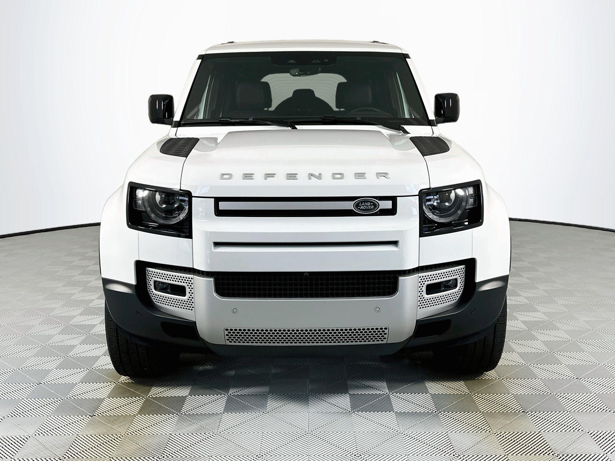 Used 2023 Land Rover Defender 110 SE AWD/4WD image 2