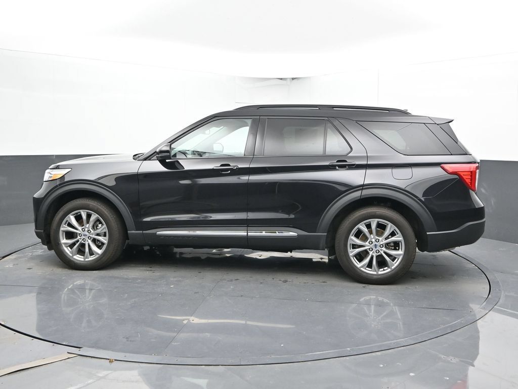 Used 2024 Ford Explorer XLT w/ Equipment Group 202A AWD/4WD image 9