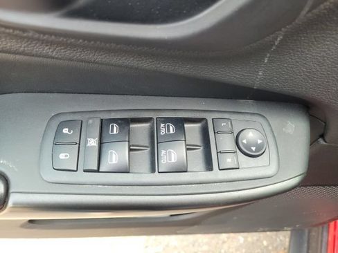 Used 2019 Jeep Cherokee Trailhawk w/ Comfort & Convenience Group AWD/4WD image 15
