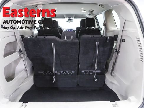 Used 2023 Chrysler Voyager LX FWD image 9