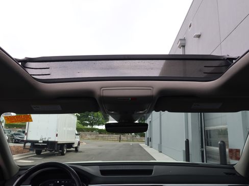 Used 2022 Volkswagen Atlas SEL Premium image 31