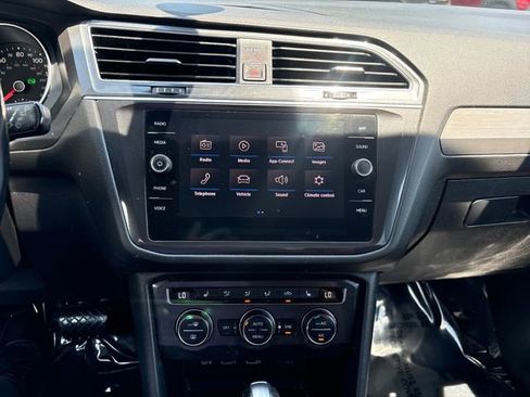 Used 2018 Volkswagen Tiguan SE AWD/4WD image 20
