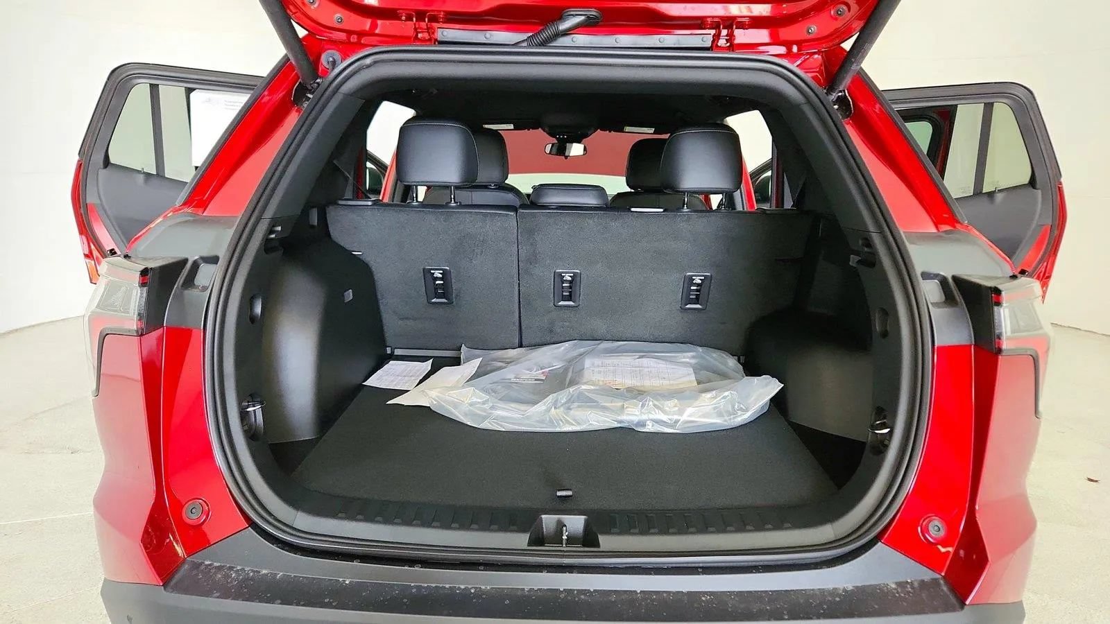 Used 2026 Chevrolet Equinox LT w/ Convenience Package II FWD image 35