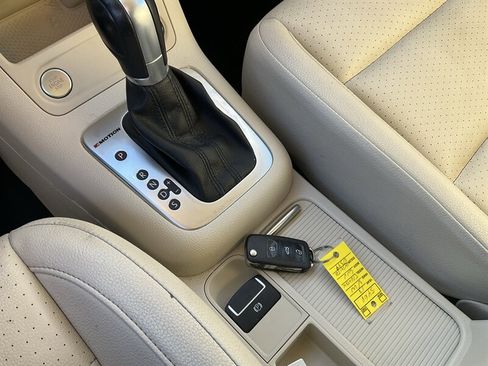 Used 2017 Volkswagen Tiguan S image 26