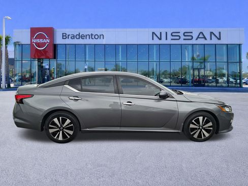 Used 2022 Nissan Altima 2.5 SV FWD image 4