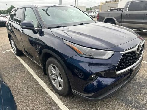 Used 2023 Toyota Highlander LE FWD image 26