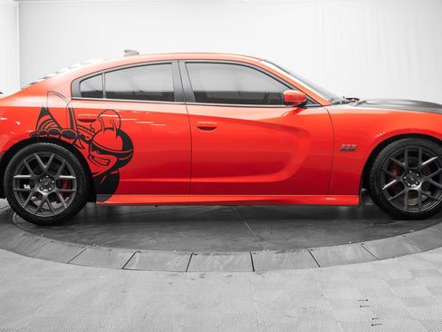 Used 2017 Dodge Charger R/T Scat Pack w/ Beats Audio Group RWD image 2