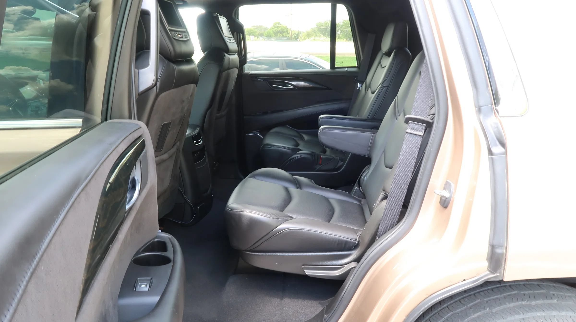 Used 2020 Cadillac Escalade Platinum AWD/4WD image 13