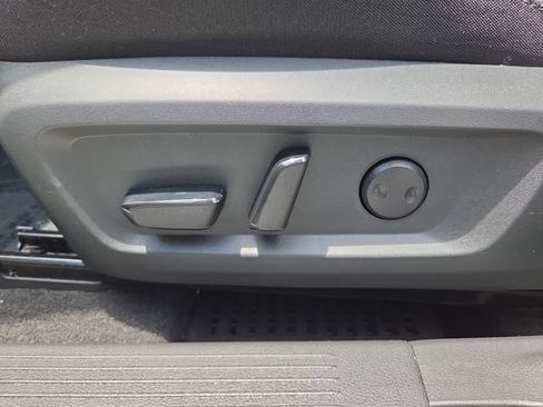 Used 2023 Nissan Rogue SV FWD image 11