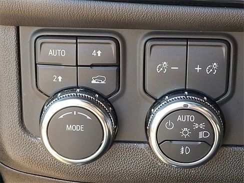 Used 2025 GMC Yukon XL Denali image 23