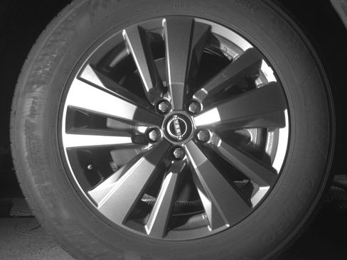 Used 2025 Nissan Pathfinder SV image 12