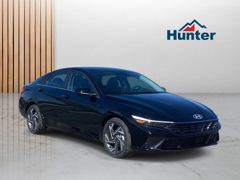Used 2025 Hyundai Elantra SEL image 1