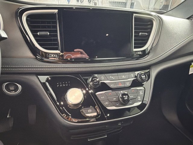 New 2027 Chrysler Pacifica Select FWD image 20