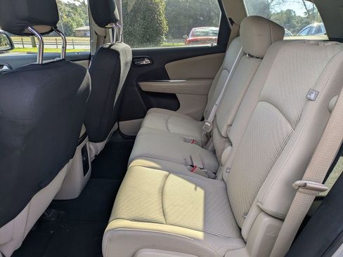 Used 2011 Dodge Journey Mainstreet w/ Flexible Seating Group image 24