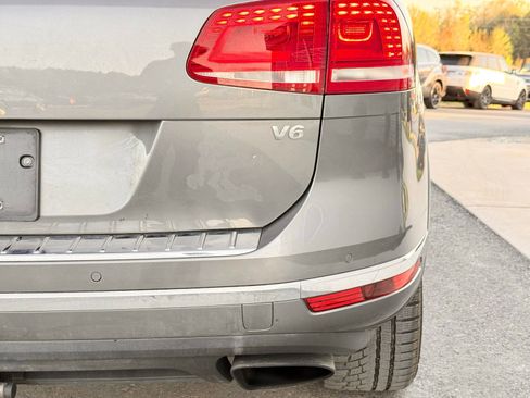 Used 2017 Volkswagen Touareg Wolfsburg Edition image 12