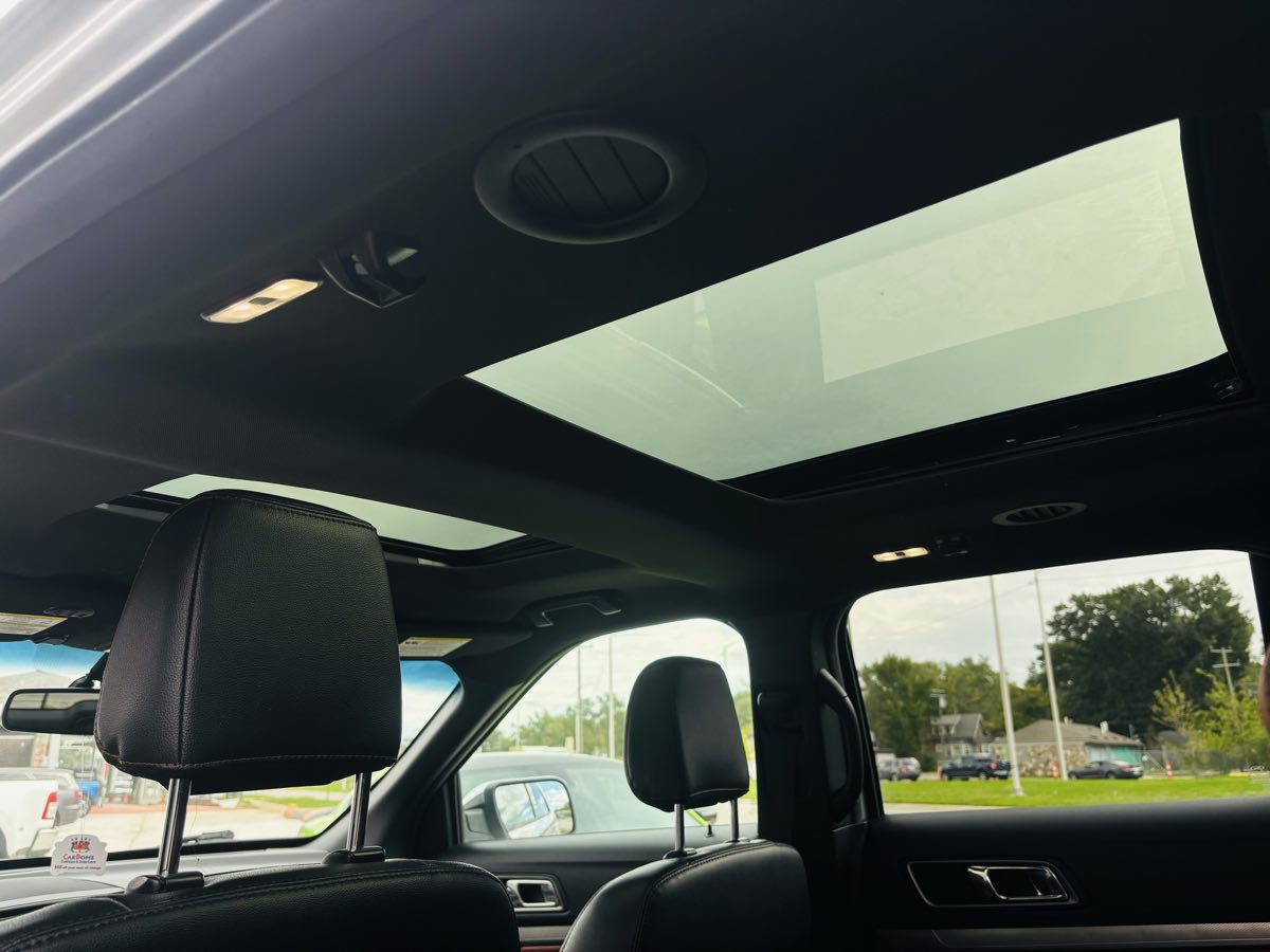 Used 2019 Ford Explorer XLT w/ Equipment Group 202A AWD/4WD image 35