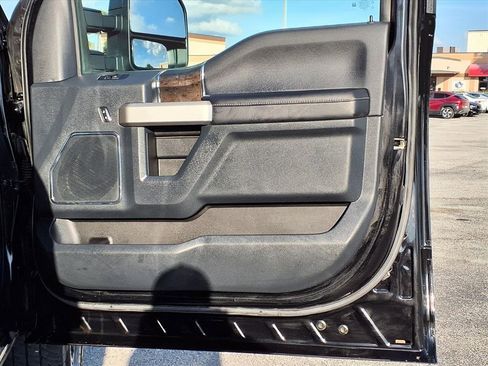 Used 2022 Ford F250 Lariat w/ Black Appearance Package image 15