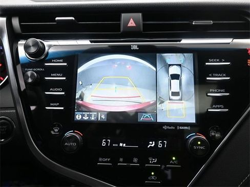 Used 2018 Toyota Camry XSE image 12