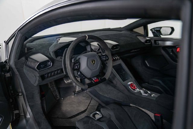 Used 2022 Lamborghini Huracan STO RWD image 18