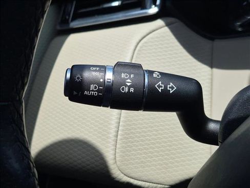 Used 2019 Land Rover Range Rover Velar R-Dynamic SE AWD/4WD image 12