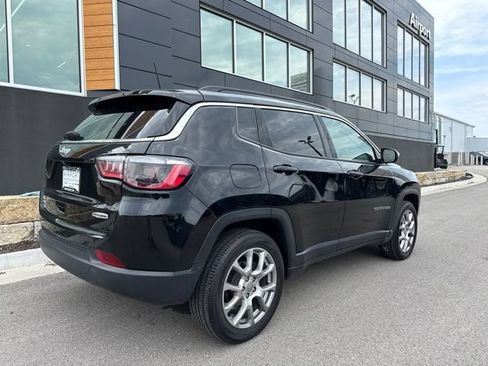 Used 2022 Jeep Compass Latitude AWD/4WD image 3