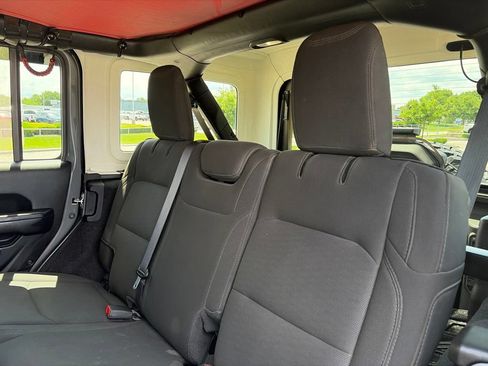 Used 2021 Jeep Wrangler Unlimited Sport AWD/4WD image 38