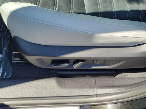 New 2025 Mitsubishi Outlander SE image 22