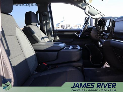 Used 2024 GMC Sierra 2500 SLE w/ SLE Convenience Package image 9