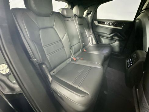 Certified 2025 Porsche Cayenne S image 27