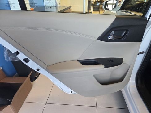 Used 2014 Honda Accord EX-L image 16