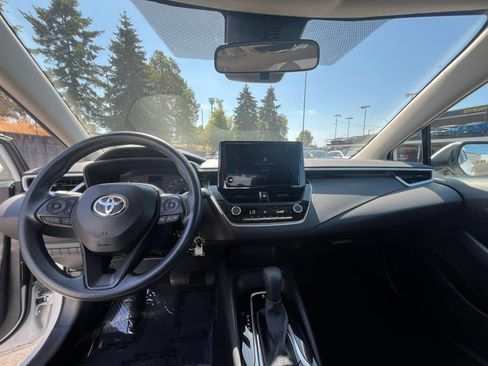 Used 2025 Toyota Corolla LE FWD image 33