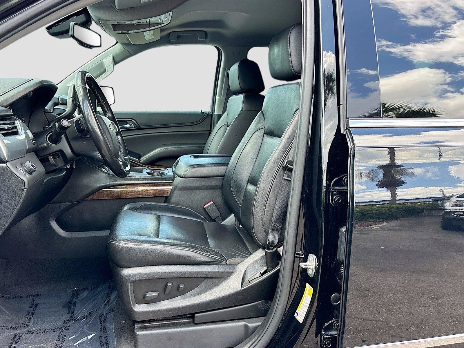 Used 2020 Chevrolet Suburban LT RWD image 22