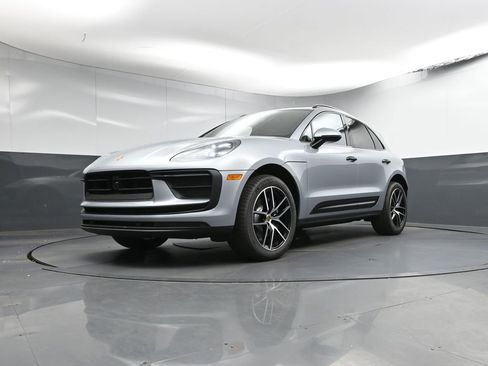 Used 2025 Porsche Macan image 29