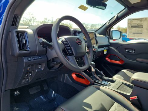 Used 2025 Nissan Frontier PRO-4X w/ Pro Premium Package image 19