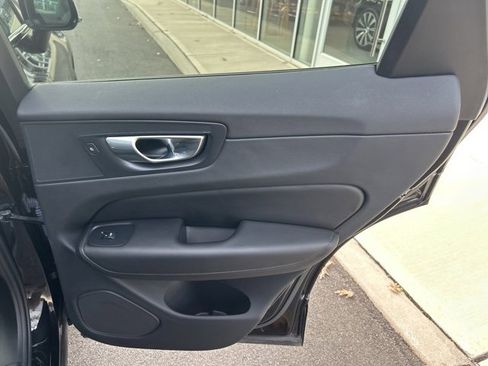 Used 2025 Volvo XC60 B5 Core image 12