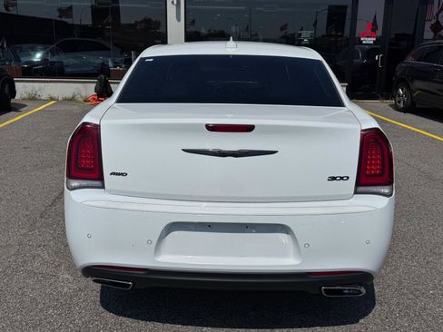 Used 2022 Chrysler 300 Touring L w/ Comfort Group image 5
