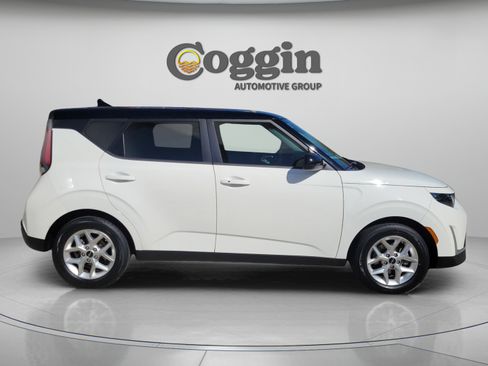 Used 2024 Kia Soul S FWD image 4