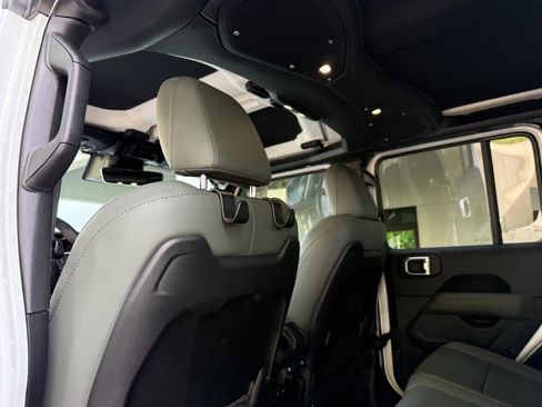 Used 2024 Jeep Gladiator Mojave image 27