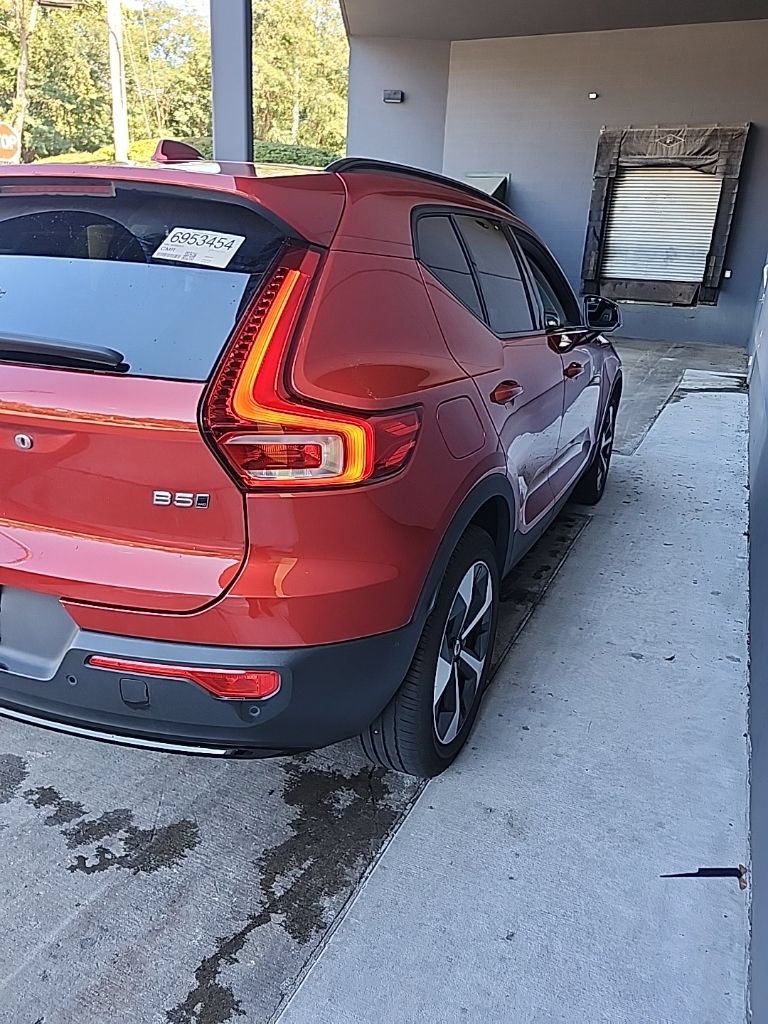 Certified 2025 Volvo XC40 B5 Plus AWD/4WD image 5