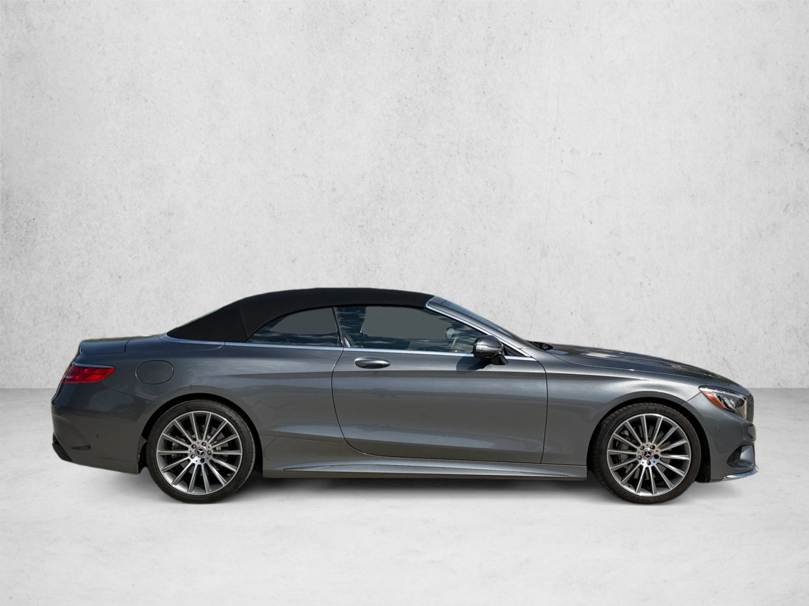 Used 2017 Mercedes-Benz S 550 Cabriolet image 4