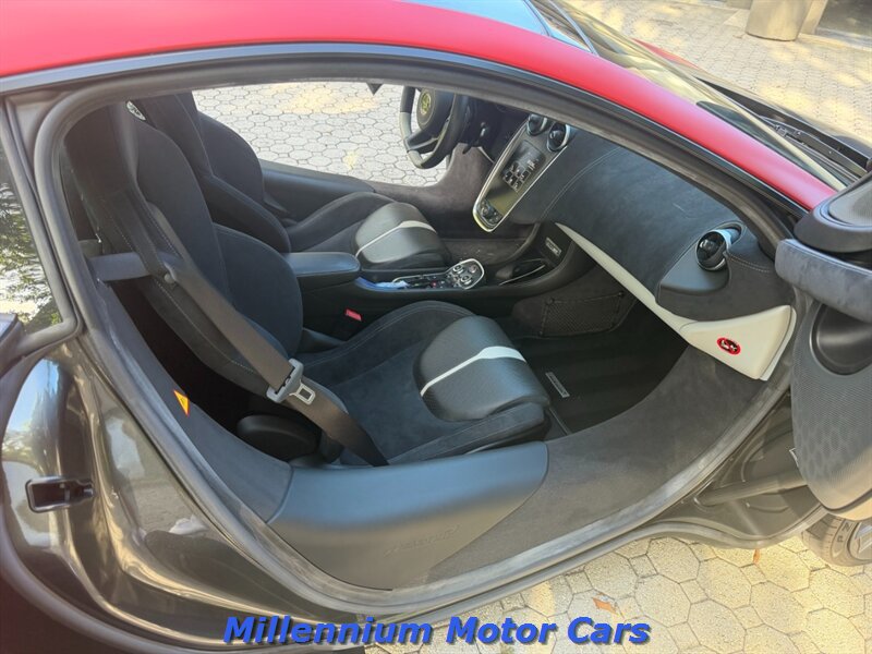 Used 2017 McLaren 570S RWD image 2