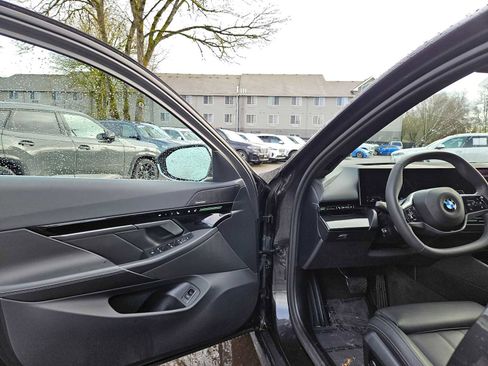 Used 2024 BMW 530i xDrive image 23