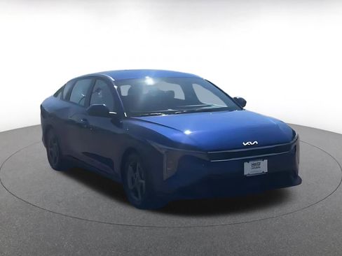 Used 2025 Kia K4 LXS image 2