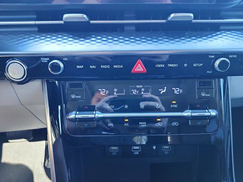 Used 2023 Kia Carnival SX Prestige image 18