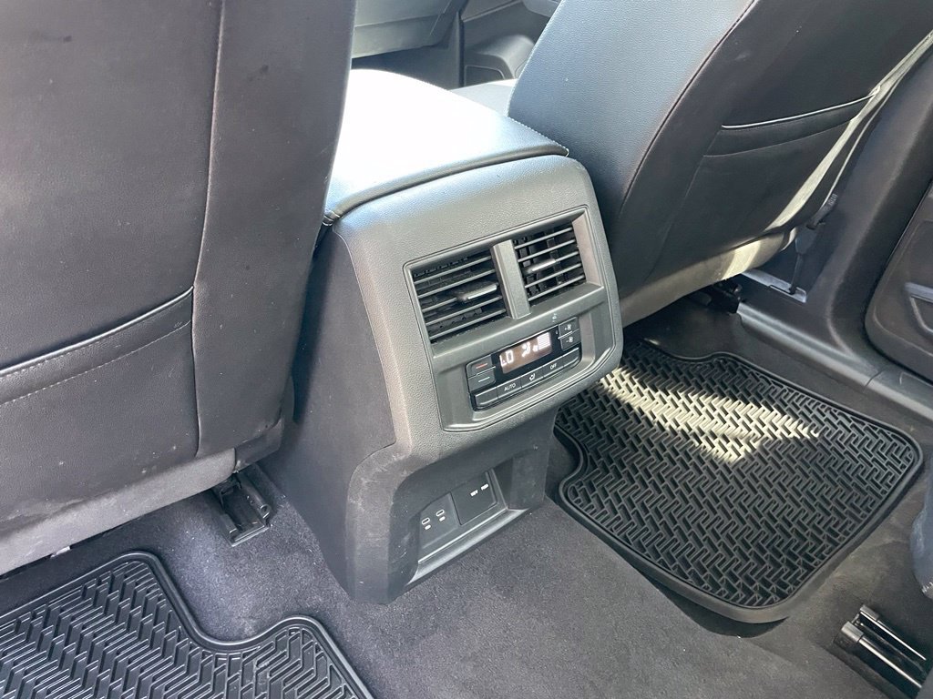 Used 2022 Volkswagen Atlas SEL R-Line AWD/4WD image 9