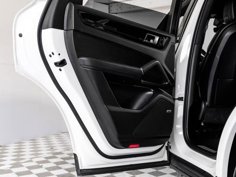 Used 2019 Porsche Cayenne S image 51