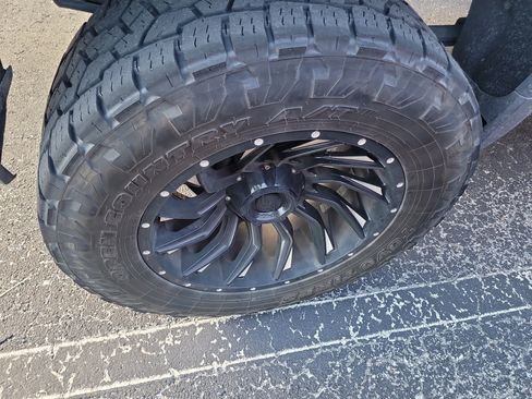 Used 2019 GMC Sierra 1500 SLE w/ X31 Off-Road Package AWD/4WD image 7