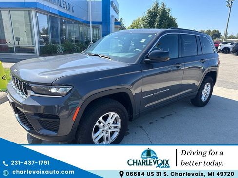 Used 2025 Jeep Grand Cherokee Laredo AWD/4WD image 1