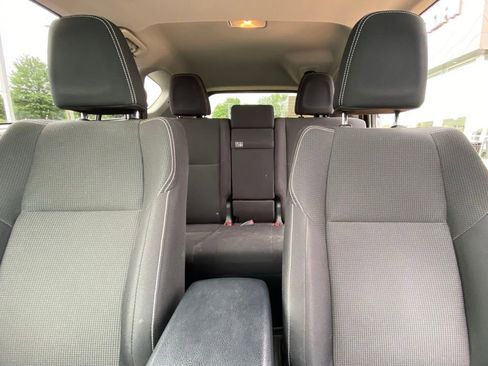 Used 2018 Toyota RAV4 XLE AWD/4WD image 30