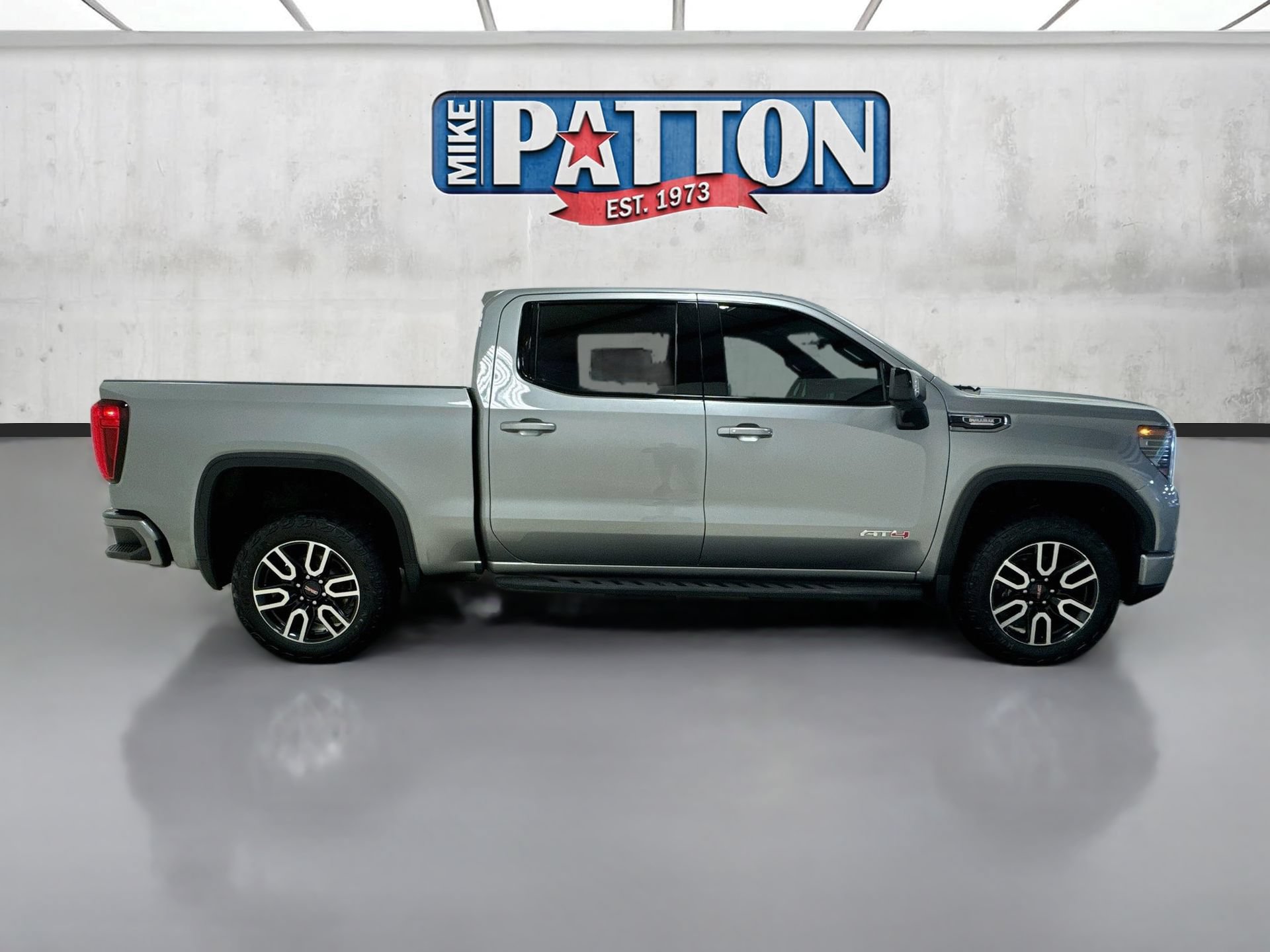 Used 2023 GMC Sierra 1500 AT4 w/ Technology Package AWD/4WD image 8